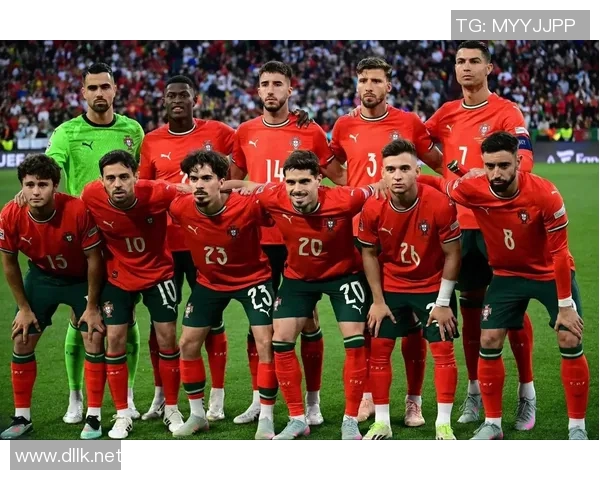 足球明星照片精选展示让你领略球场风采与个人魅力的完美结合 足球明星照片精选展示让你领略球场风采与个人魅力的完美结合