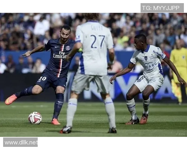 巴斯蒂亚与奥尔良的较量揭示法乙联赛的激烈竞争与战术博弈